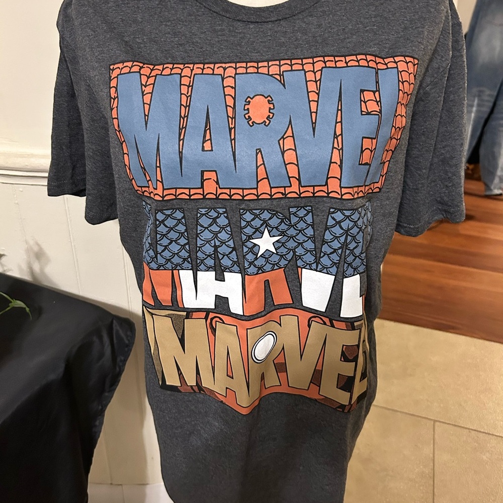 NWT Marvel Gray Graphic Short Sleeve Tee Shirt/Men’s Size Large